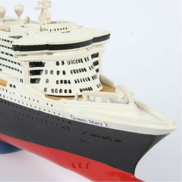 Queen Mary 2 Cruise Liner -  Revell Scale Model Kit 1:1200 05808